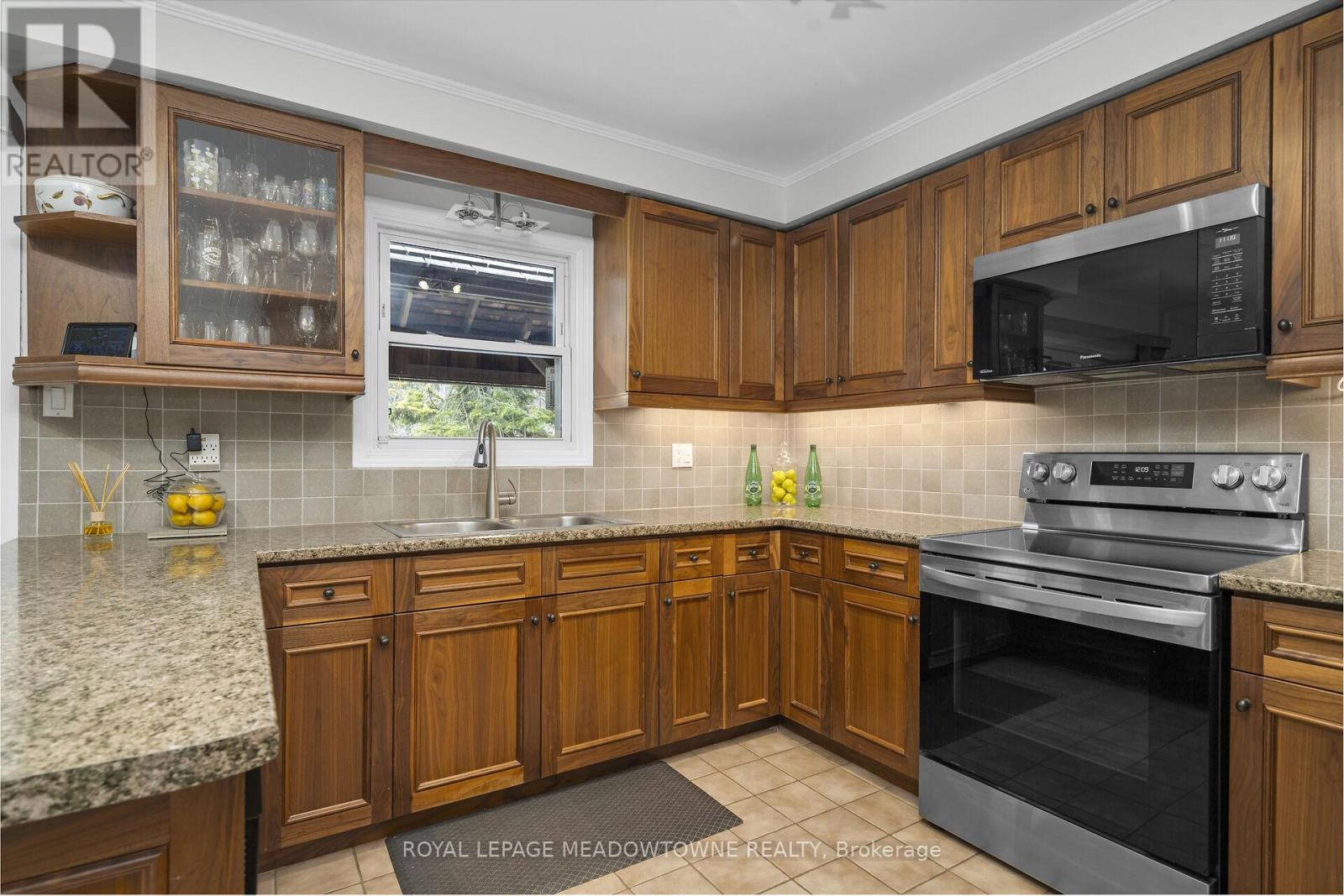 431 Gowland Crescent, Milton, Ontario  L9T 4B9 - Photo 14 - W12924638