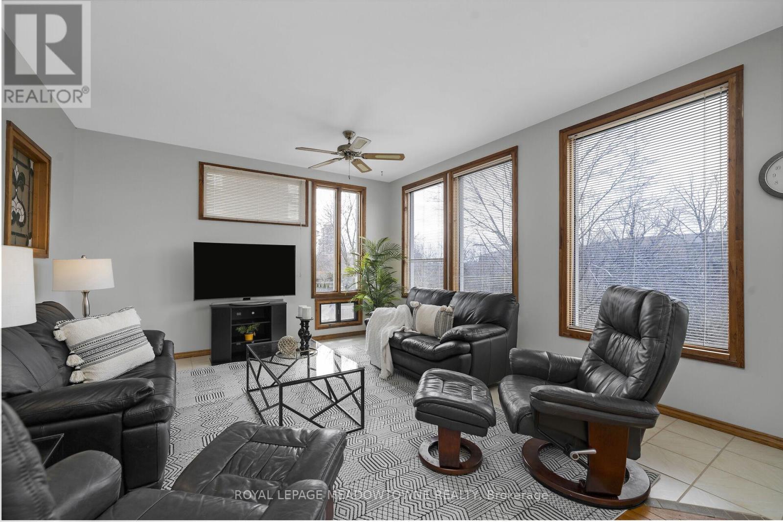 431 Gowland Crescent, Milton, Ontario  L9T 4B9 - Photo 18 - W12924638