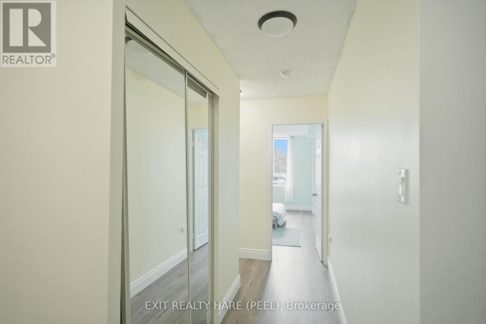 407 - 5 Lisa Street, Brampton, Ontario  L6T 4T4 - Photo 4 - W12924648