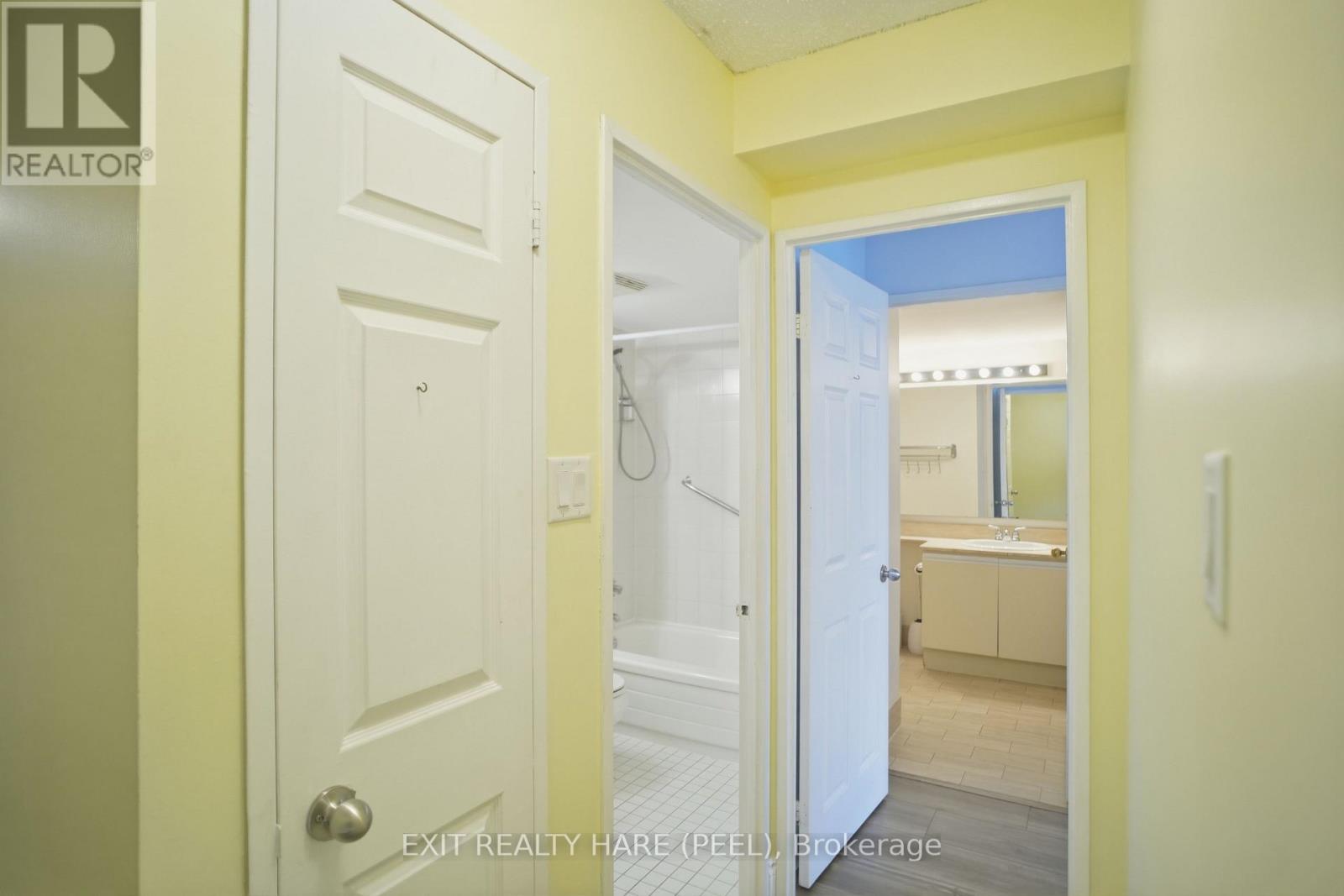 407 - 5 Lisa Street, Brampton, Ontario  L6T 4T4 - Photo 5 - W12924648