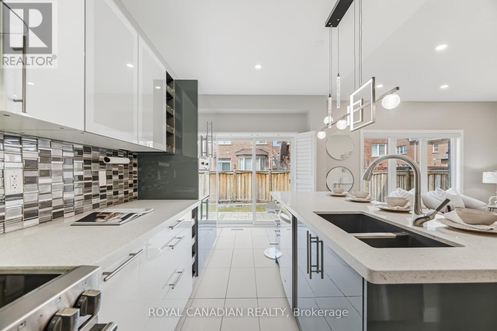 83 Mander Place, Milton, Ontario  L9T 7A8 - Photo 19 - W12924704