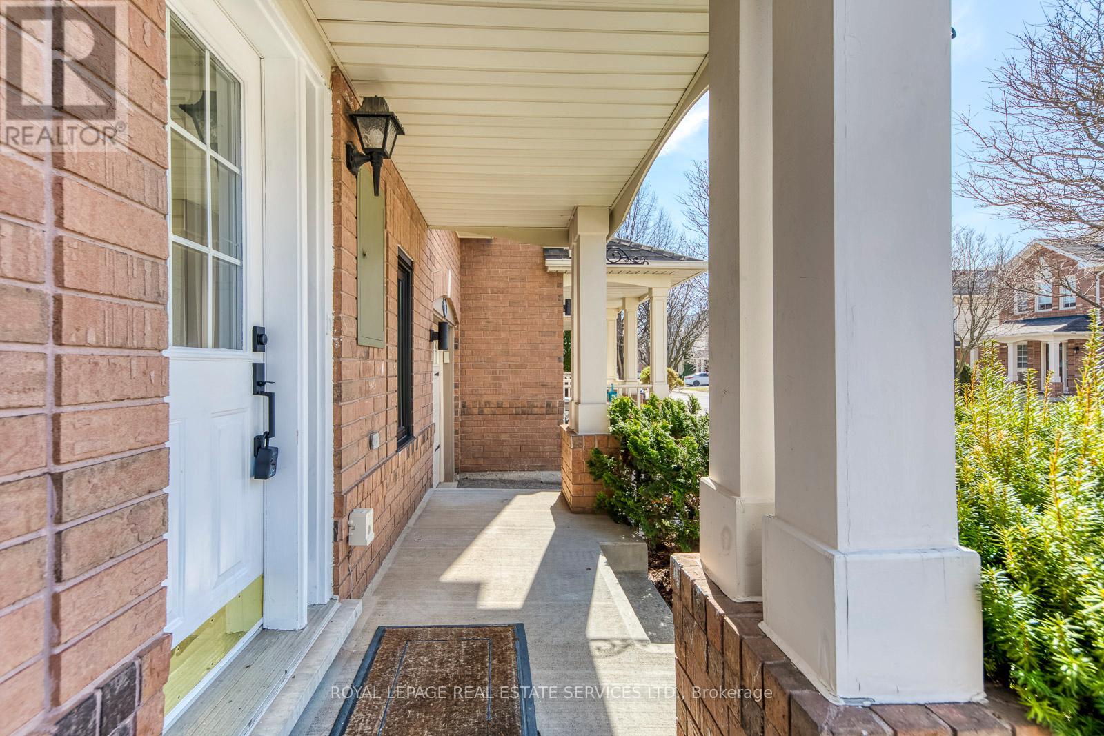 2066 Broadleaf Crescent, Burlington, Ontario  L7L 6S4 - Photo 3 - W12924720