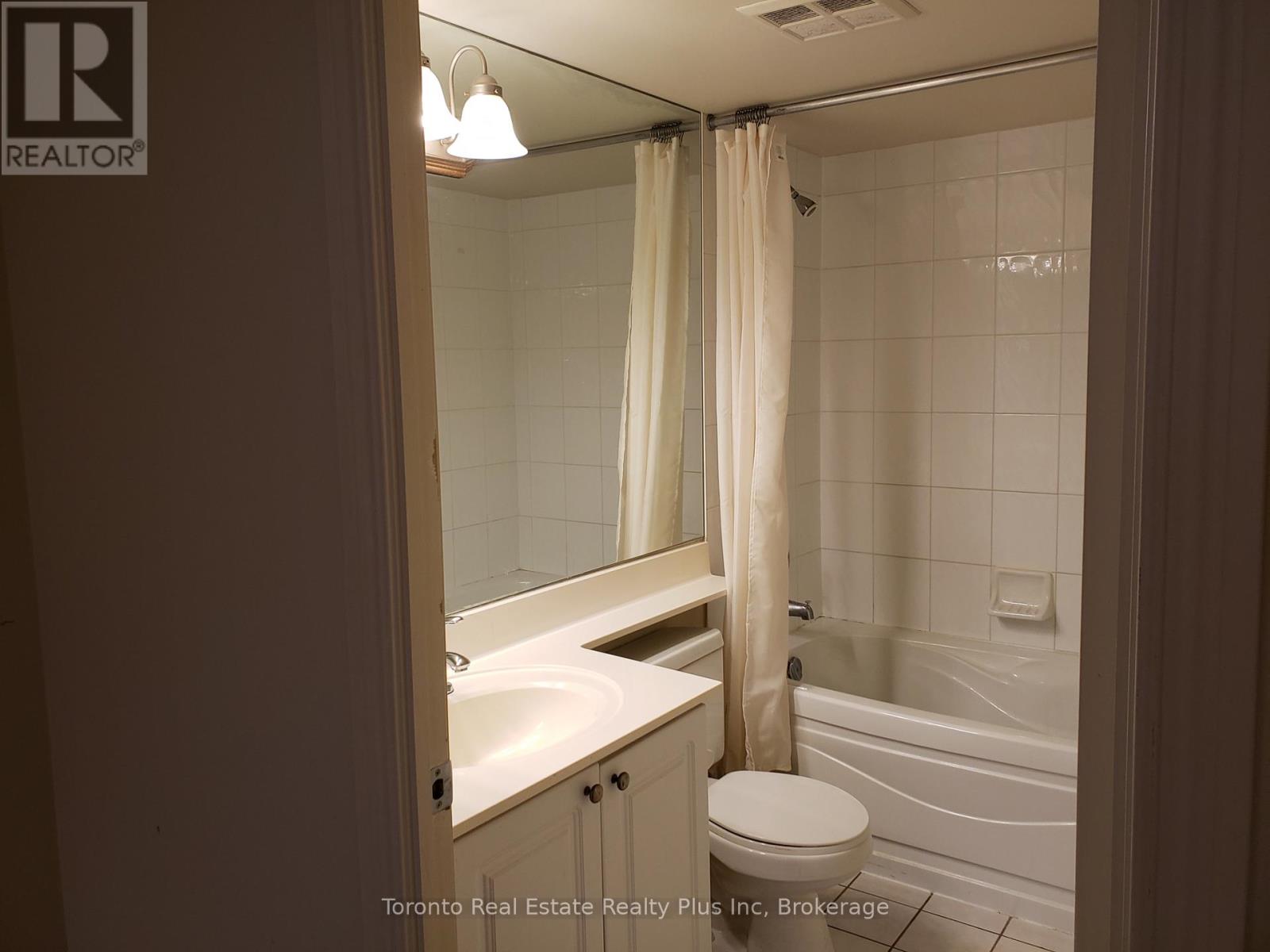 2630 - 3888 Duke Of York Boulevard, Mississauga, Ontario  L5B 4P5 - Photo 3 - W12924800