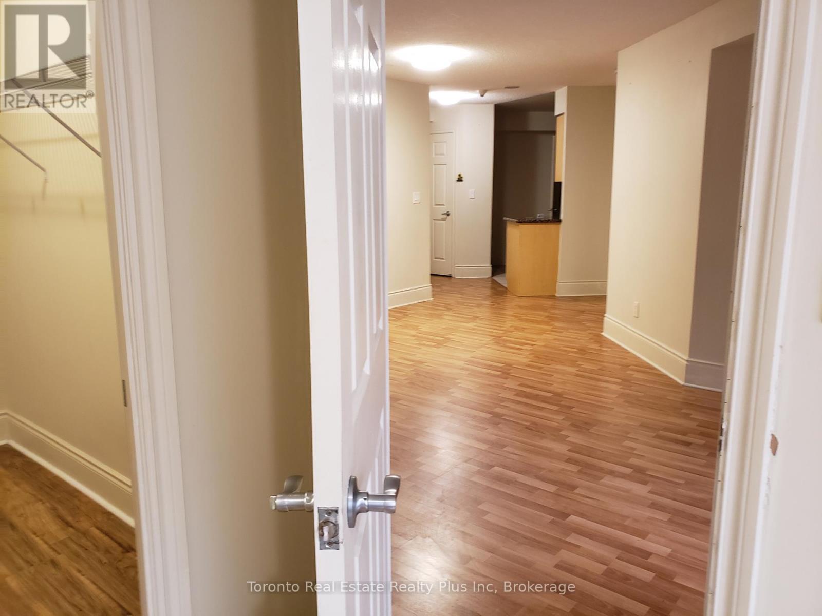 2630 - 3888 Duke Of York Boulevard, Mississauga, Ontario  L5B 4P5 - Photo 5 - W12924800