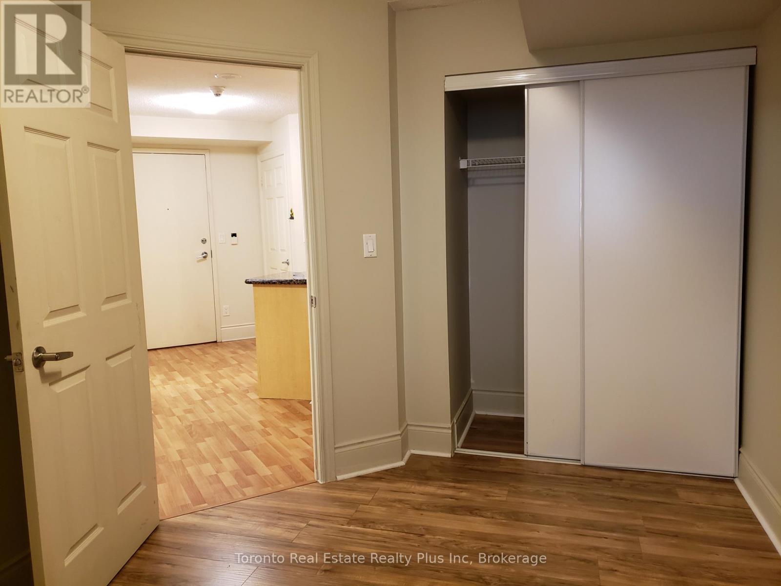 2630 - 3888 Duke Of York Boulevard, Mississauga, Ontario  L5B 4P5 - Photo 8 - W12924800