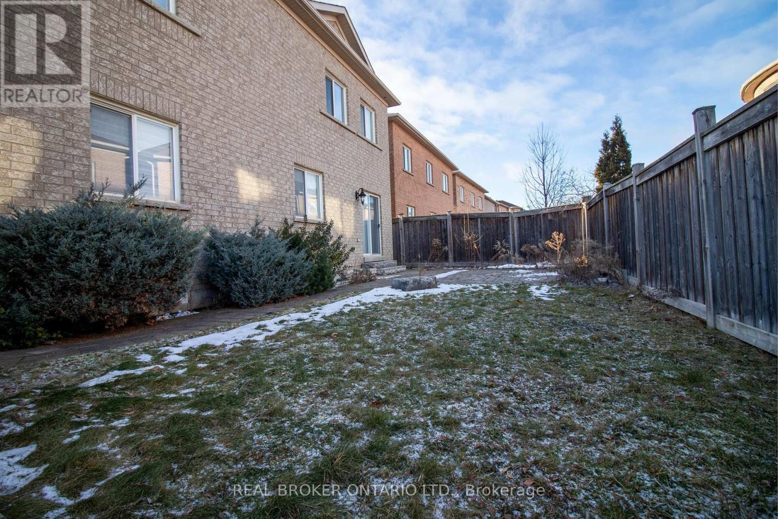 Main - 2 Sir Jacobs Crescent, Brampton, Ontario  L7A 3T4 - Photo 10 - W12924810