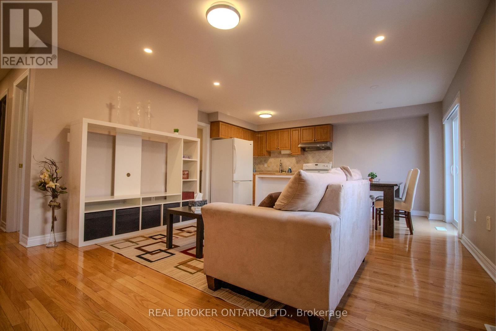 Main - 2 Sir Jacobs Crescent, Brampton, Ontario  L7A 3T4 - Photo 4 - W12924810