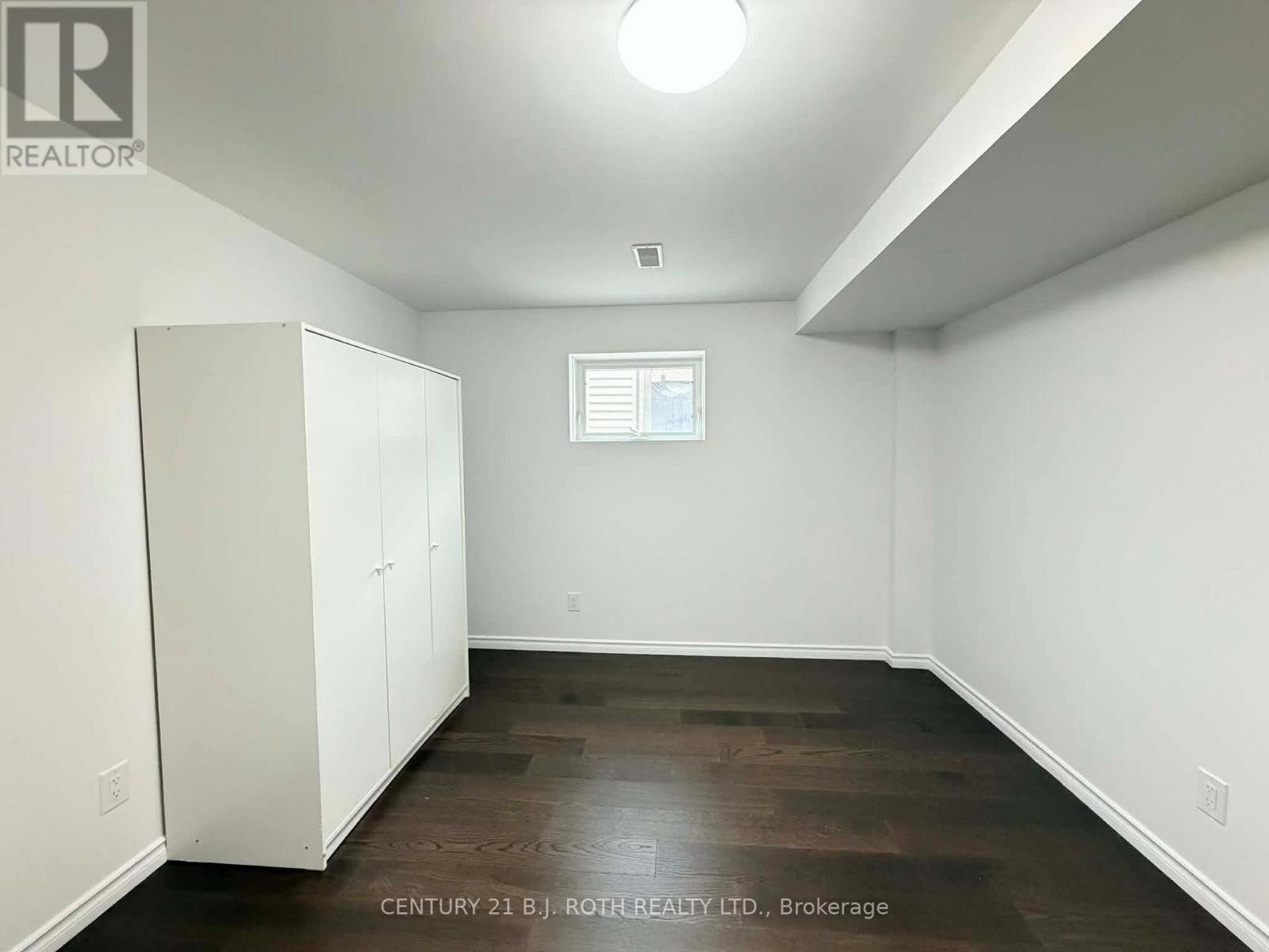 Lower - 90 Pappain Crescent, Brampton, Ontario  L7A 3J7 - Photo 10 - W12924848