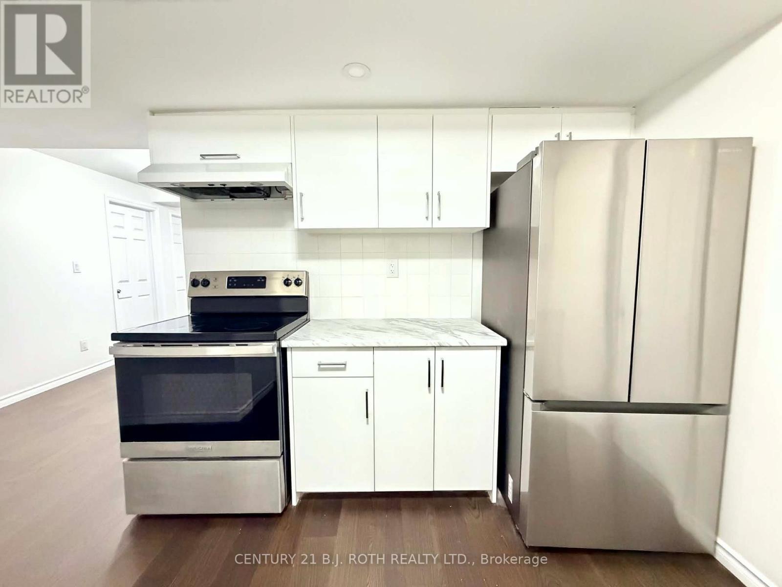 Lower - 90 Pappain Crescent, Brampton, Ontario  L7A 3J7 - Photo 5 - W12924848