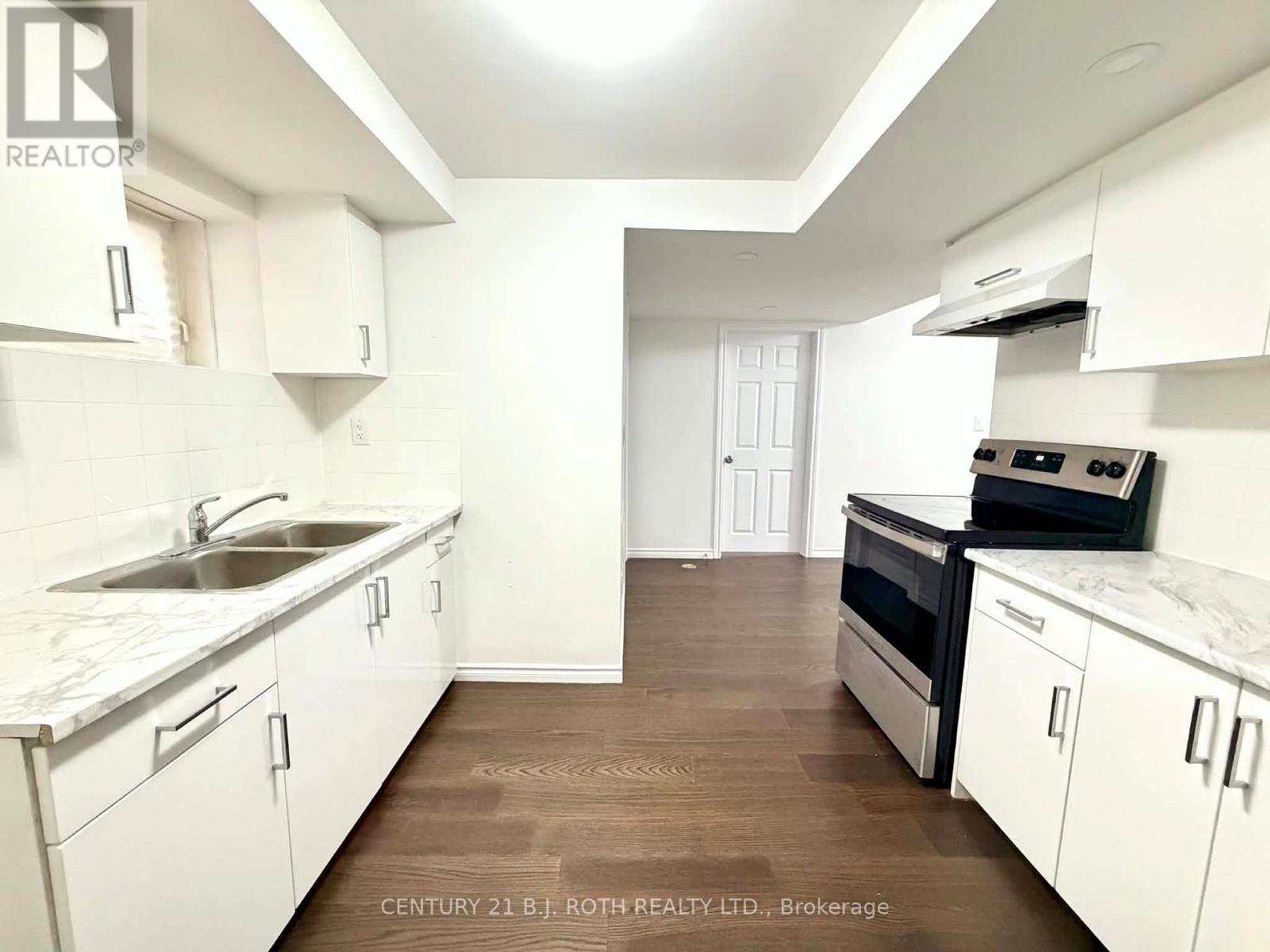 Lower - 90 Pappain Crescent, Brampton, Ontario  L7A 3J7 - Photo 6 - W12924848