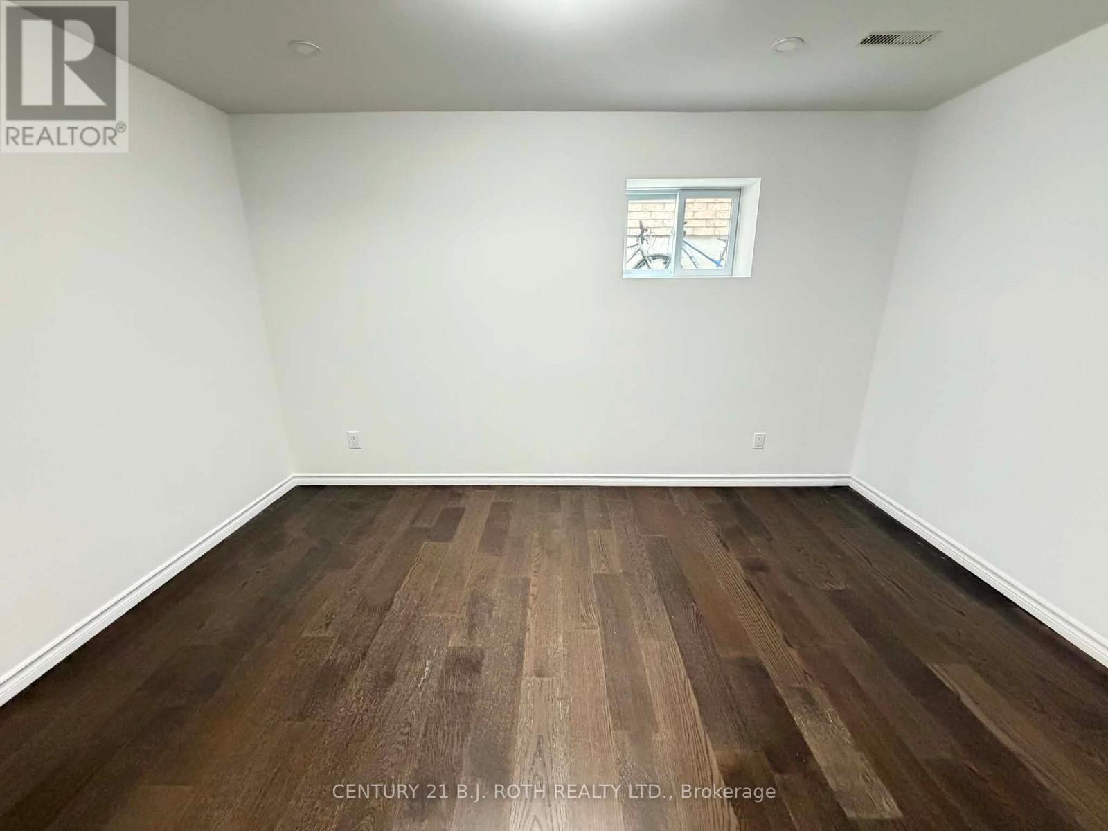 Lower - 90 Pappain Crescent, Brampton, Ontario  L7A 3J7 - Photo 7 - W12924848