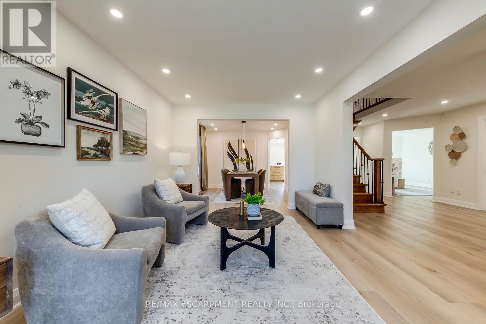 3184 Renton Road, Burlington, Ontario  L7M 2W8 - Photo 4 - W12924856