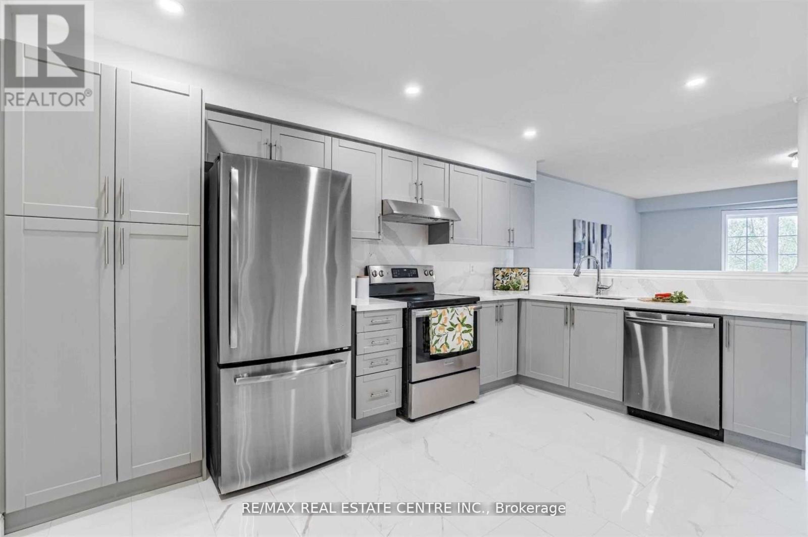 57 Woodhaven Drive, Brampton, Ontario  L7A 1Y8 - Photo 10 - W12924860