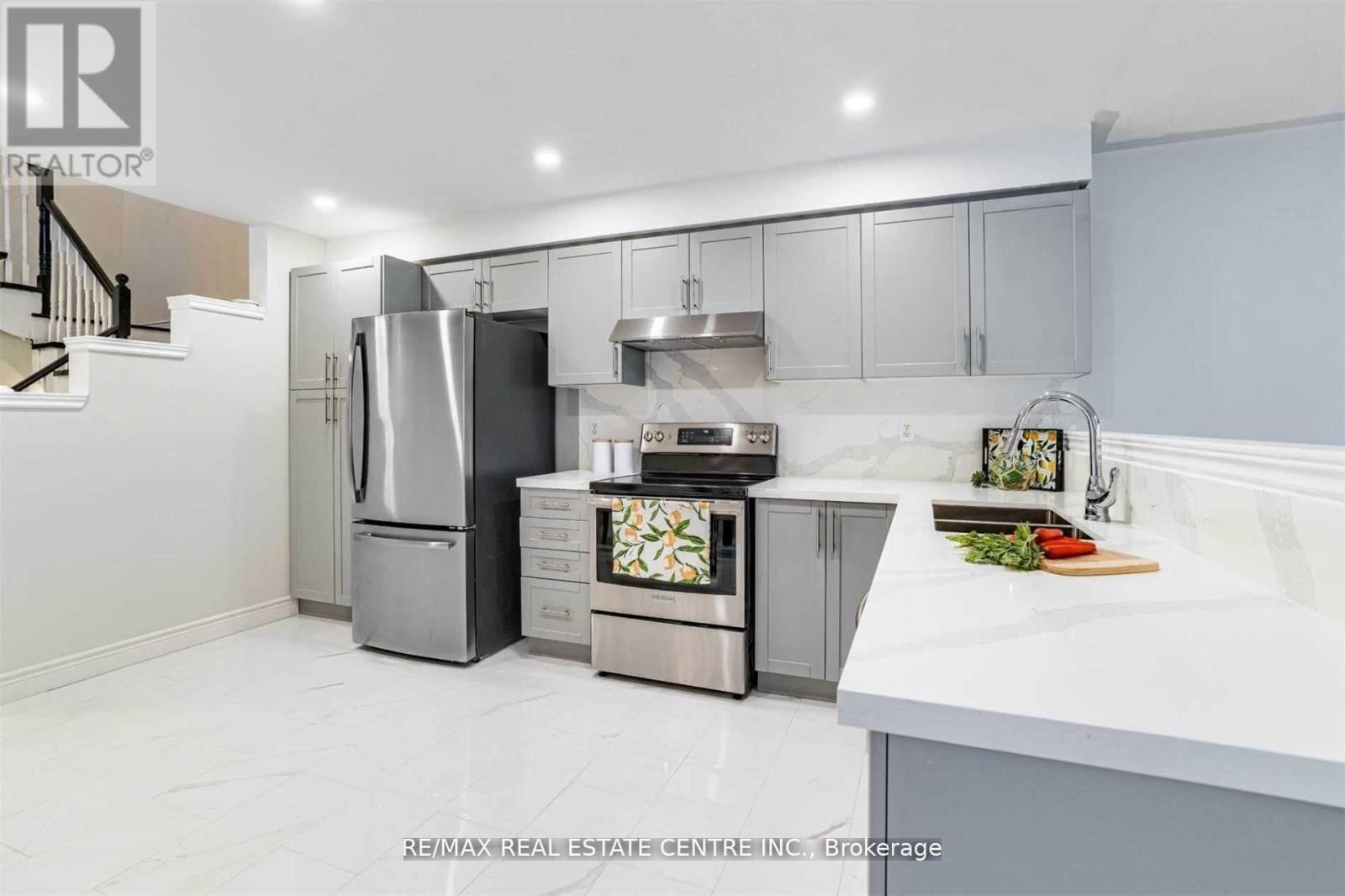 57 Woodhaven Drive, Brampton, Ontario  L7A 1Y8 - Photo 5 - W12924860