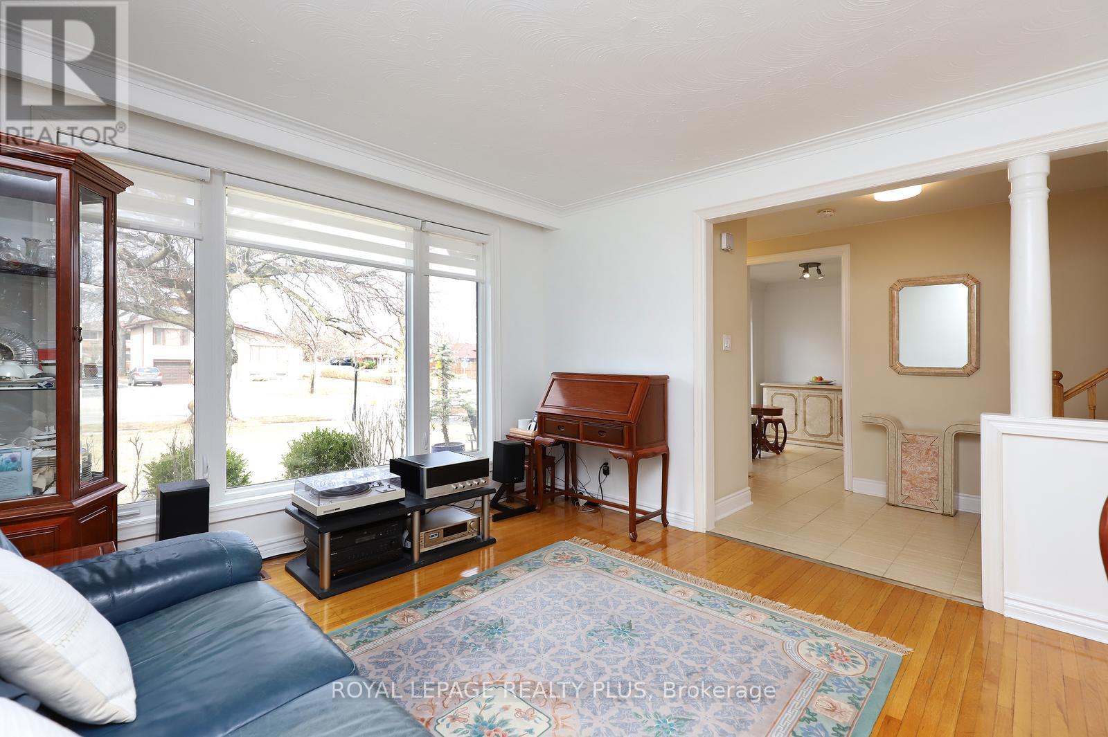 2694 Truscott Drive, Mississauga, Ontario  L5J 2B7 - Photo 10 - W12924926