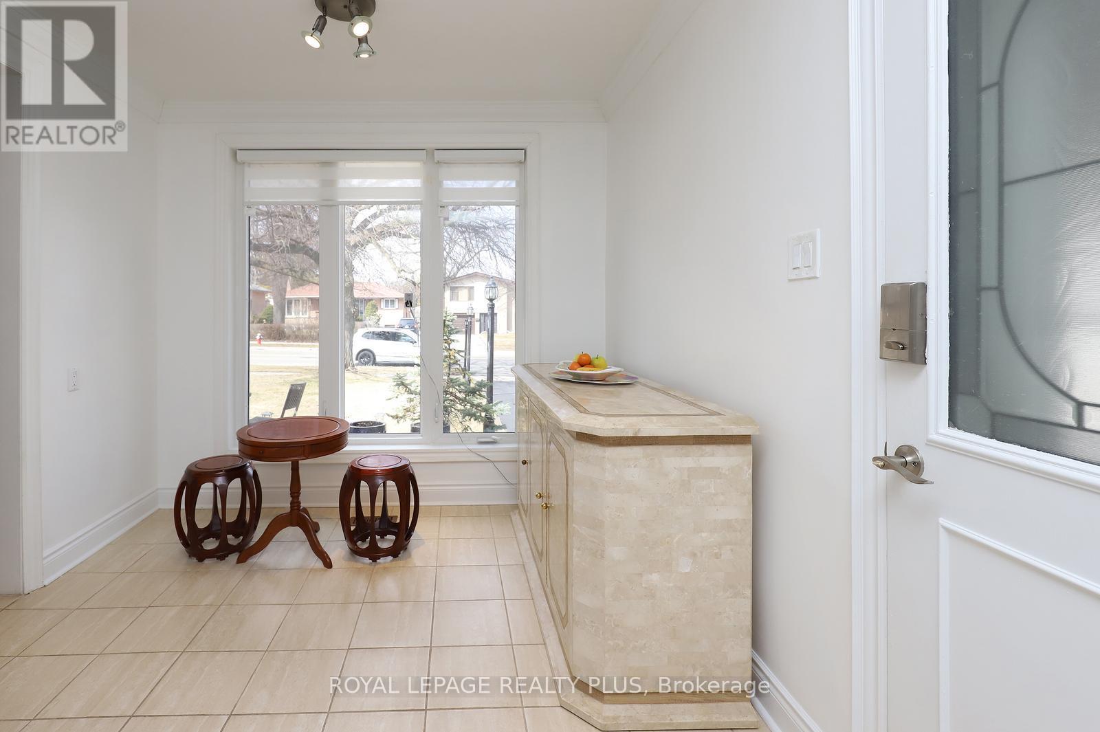 2694 Truscott Drive, Mississauga, Ontario  L5J 2B7 - Photo 11 - W12924926