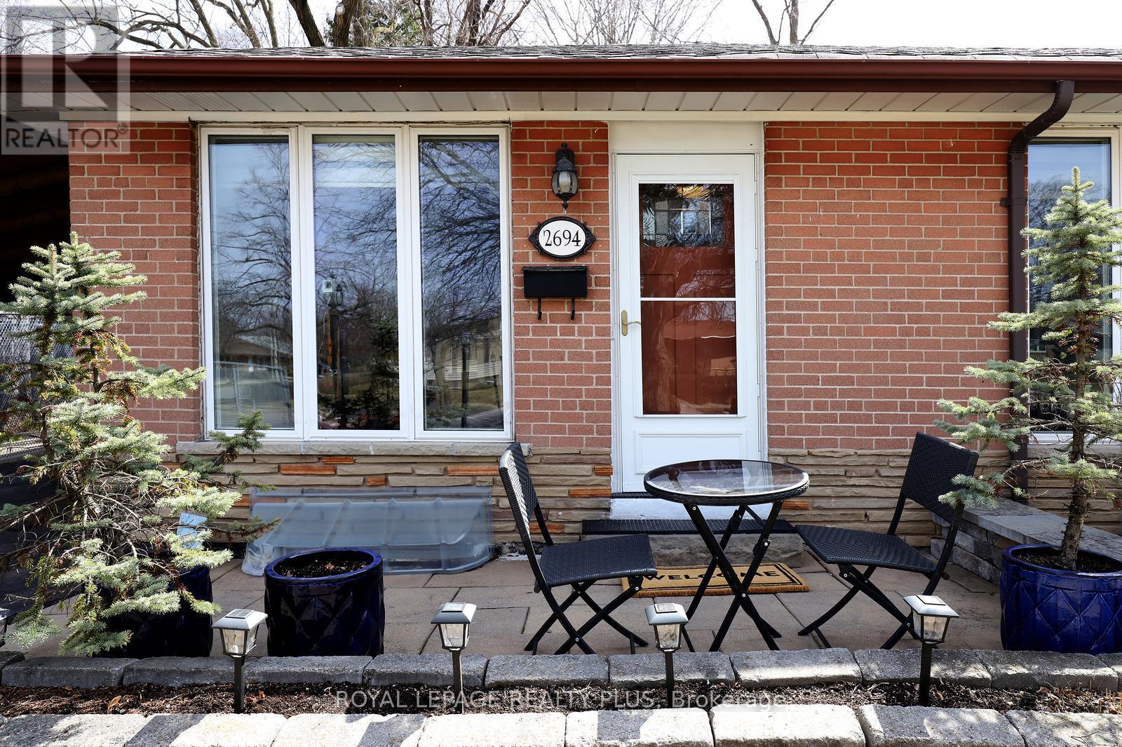 2694 Truscott Drive, Mississauga, Ontario  L5J 2B7 - Photo 4 - W12924926