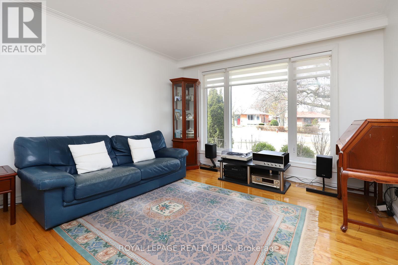 2694 Truscott Drive, Mississauga, Ontario  L5J 2B7 - Photo 7 - W12924926