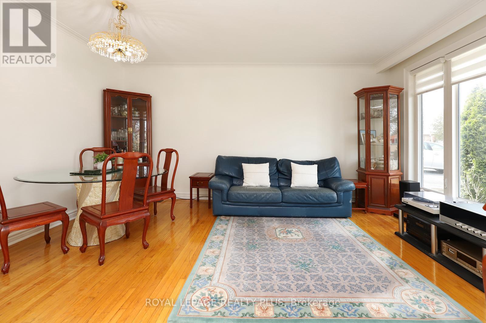 2694 Truscott Drive, Mississauga, Ontario  L5J 2B7 - Photo 8 - W12924926