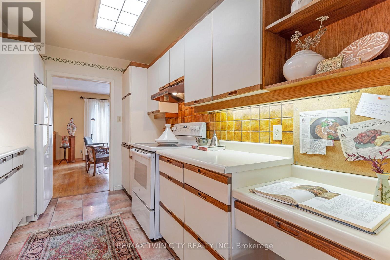 390 Tamarack Drive, Waterloo, Ontario  N2L 4G6 - Photo 18 - X12924706