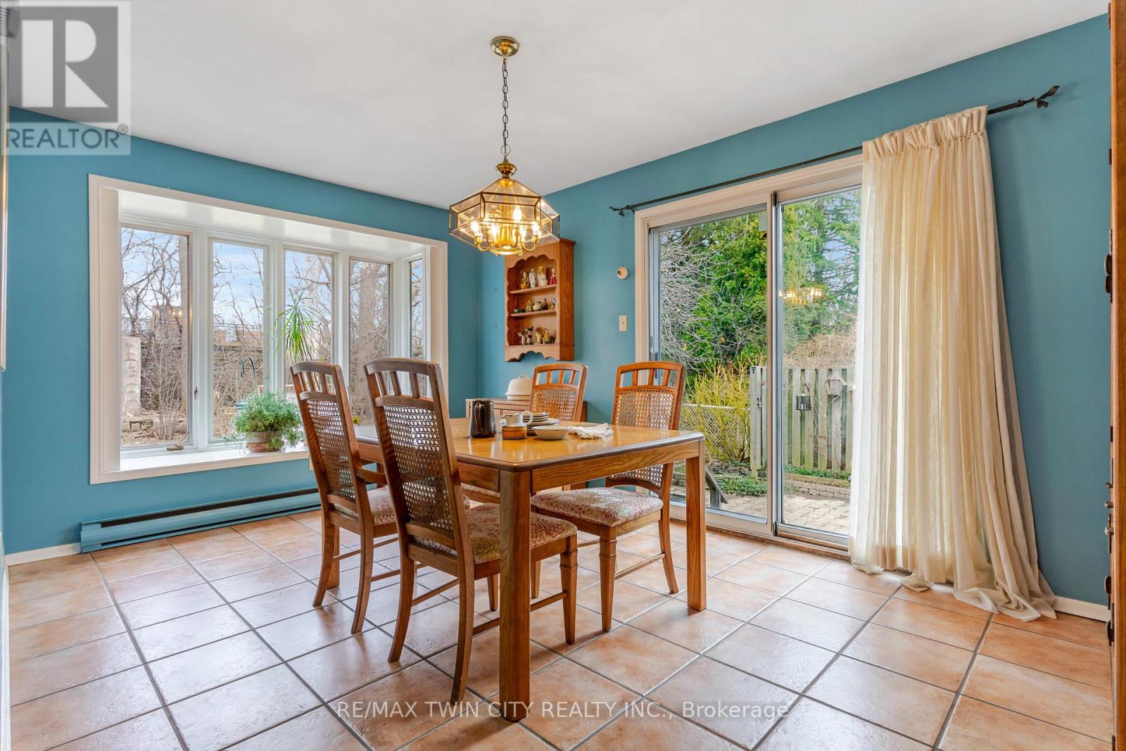 390 Tamarack Drive, Waterloo, Ontario  N2L 4G6 - Photo 19 - X12924706