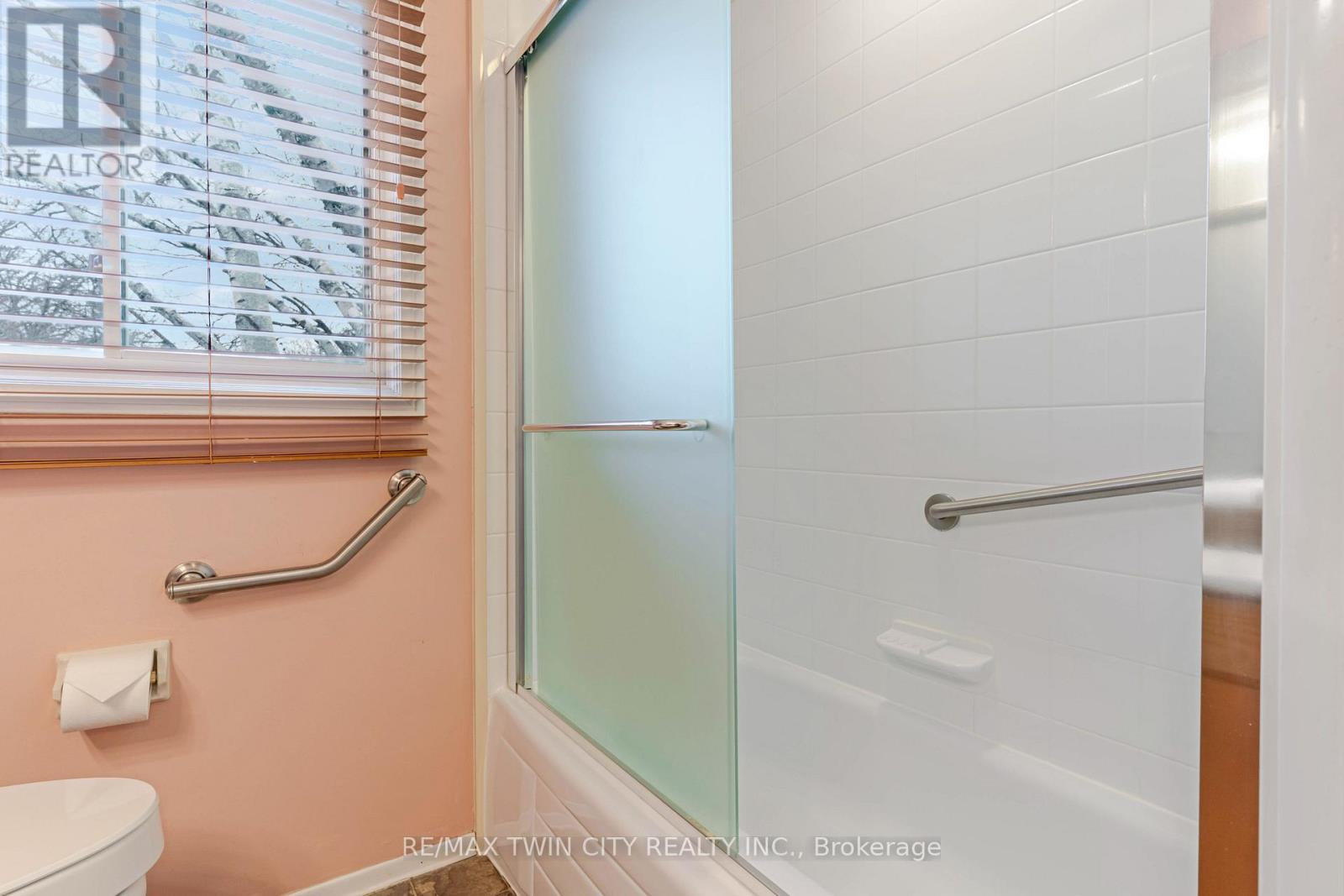 390 Tamarack Drive, Waterloo, Ontario  N2L 4G6 - Photo 24 - X12924706