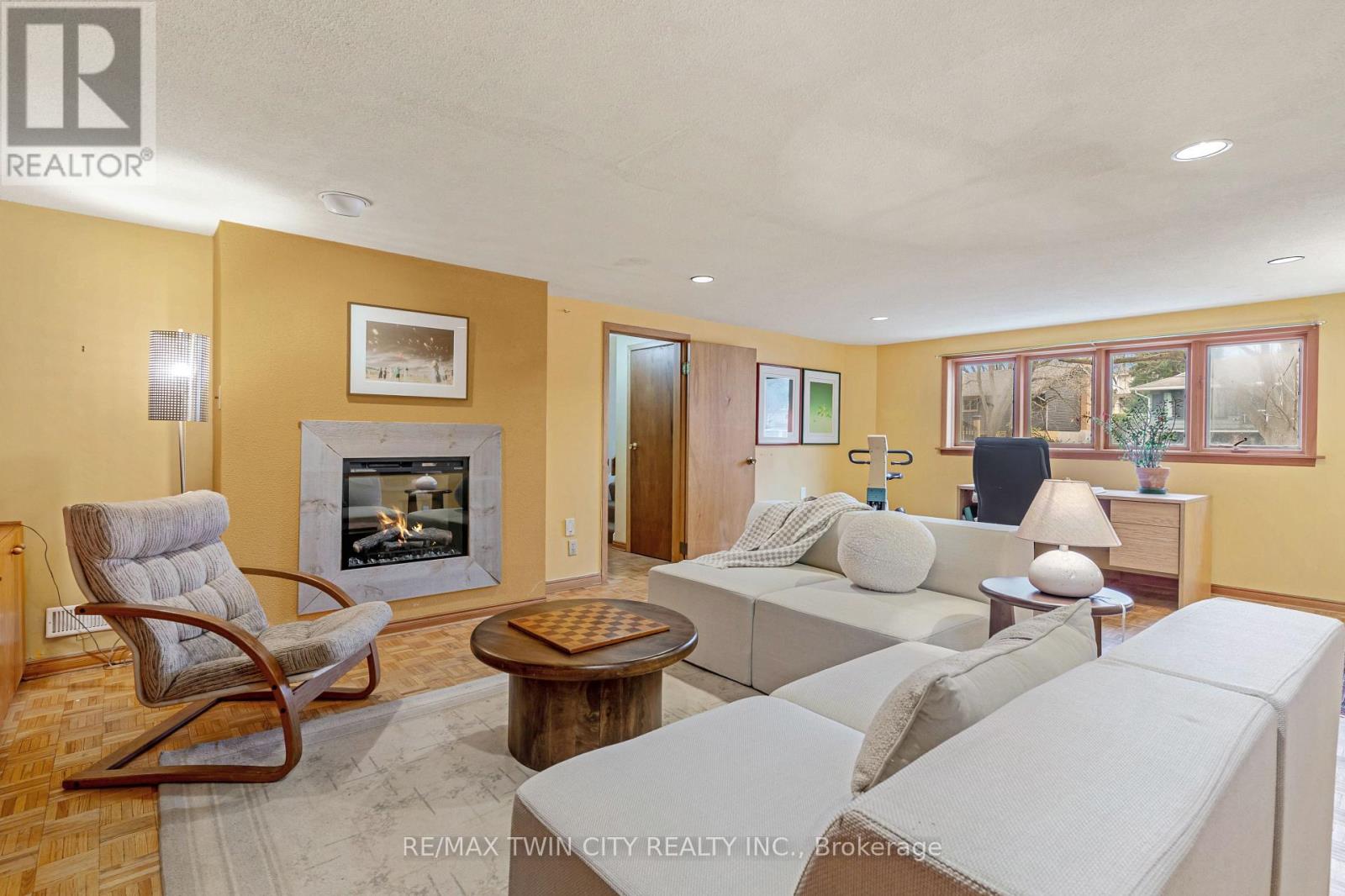 390 Tamarack Drive, Waterloo, Ontario  N2L 4G6 - Photo 34 - X12924706