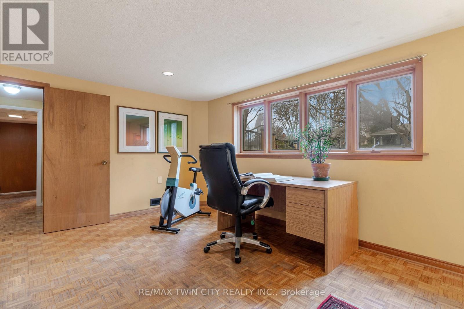 390 Tamarack Drive, Waterloo, Ontario  N2L 4G6 - Photo 37 - X12924706