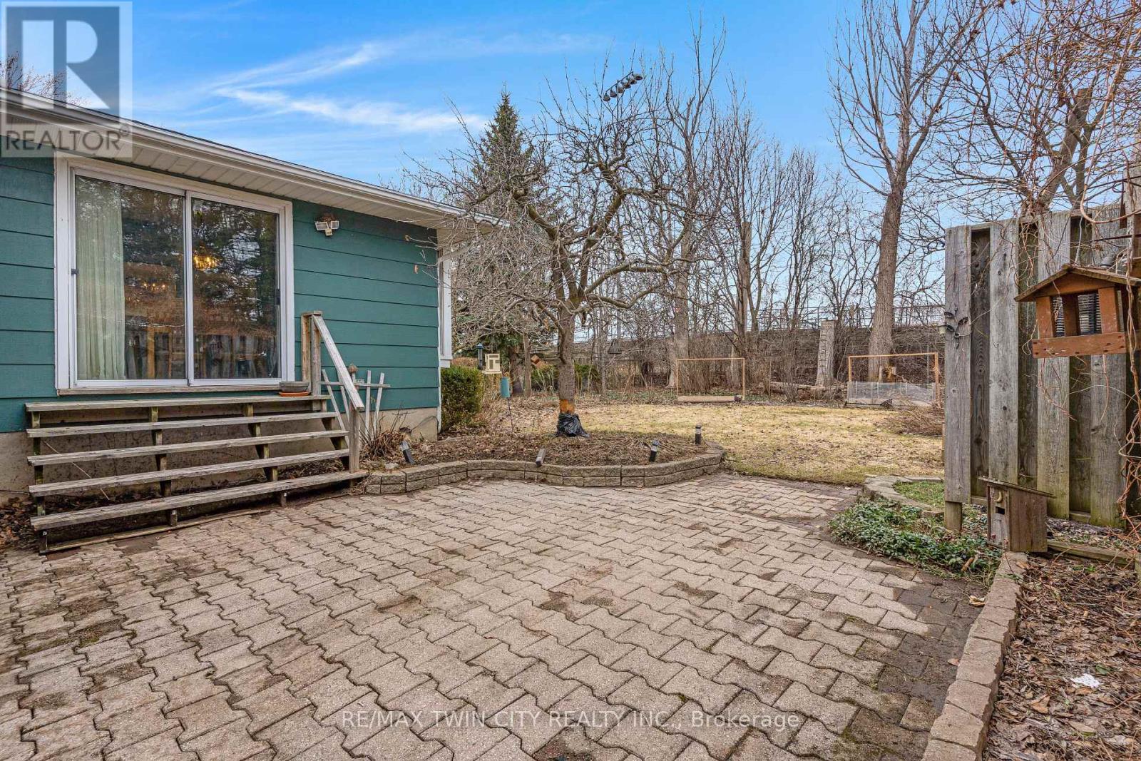 390 Tamarack Drive, Waterloo, Ontario  N2L 4G6 - Photo 39 - X12924706