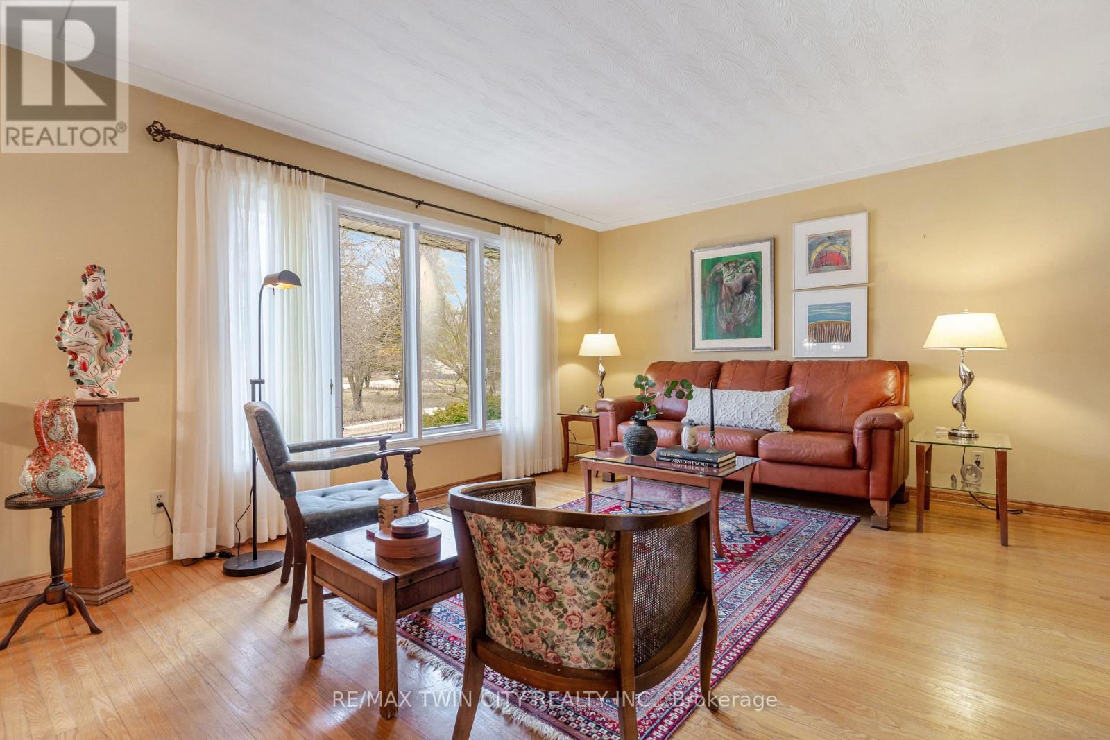 390 Tamarack Drive, Waterloo, Ontario  N2L 4G6 - Photo 4 - X12924706