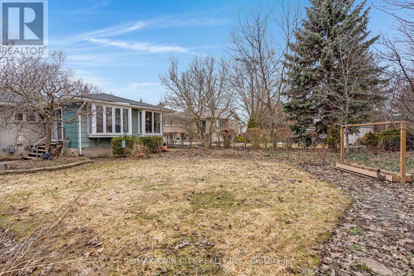 390 Tamarack Drive, Waterloo, Ontario  N2L 4G6 - Photo 42 - X12924706