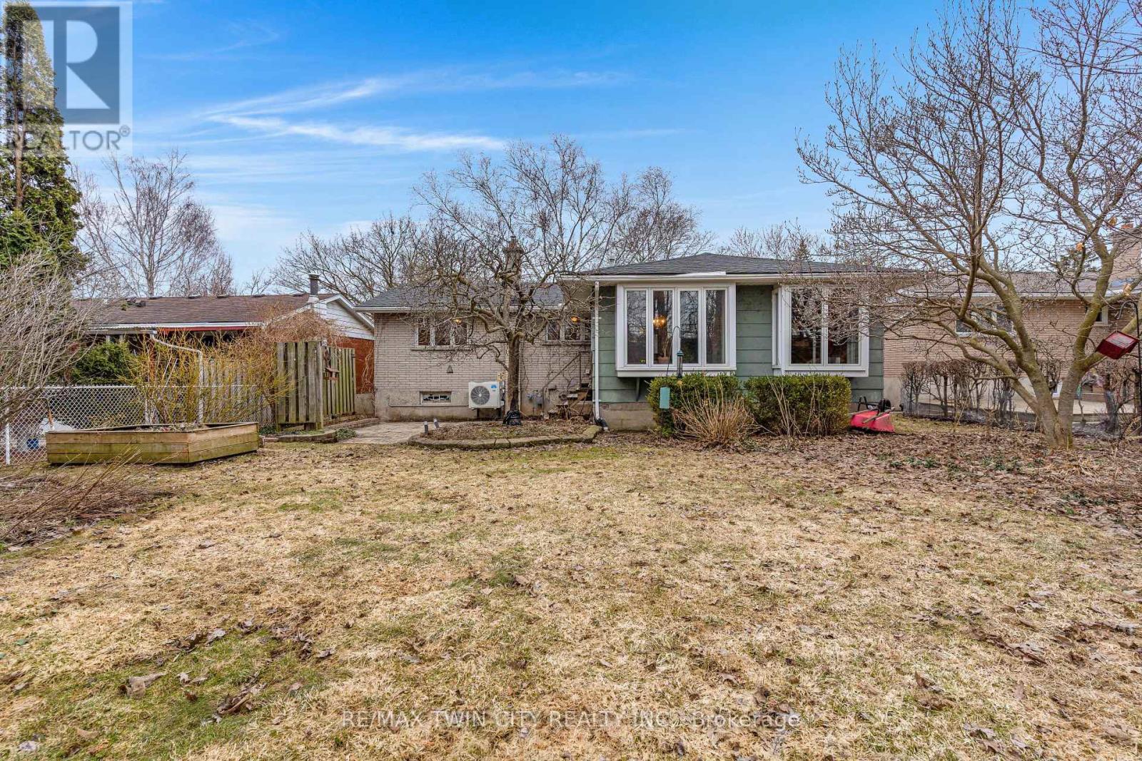 390 Tamarack Drive, Waterloo, Ontario  N2L 4G6 - Photo 44 - X12924706