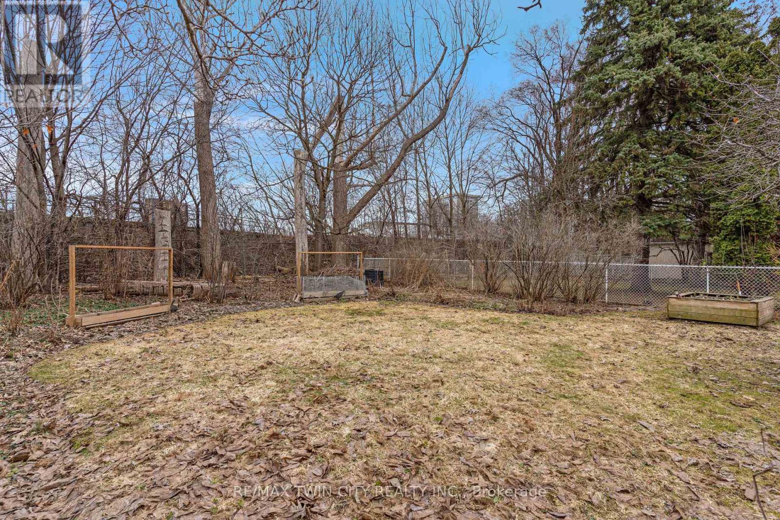 390 Tamarack Drive, Waterloo, Ontario  N2L 4G6 - Photo 45 - X12924706