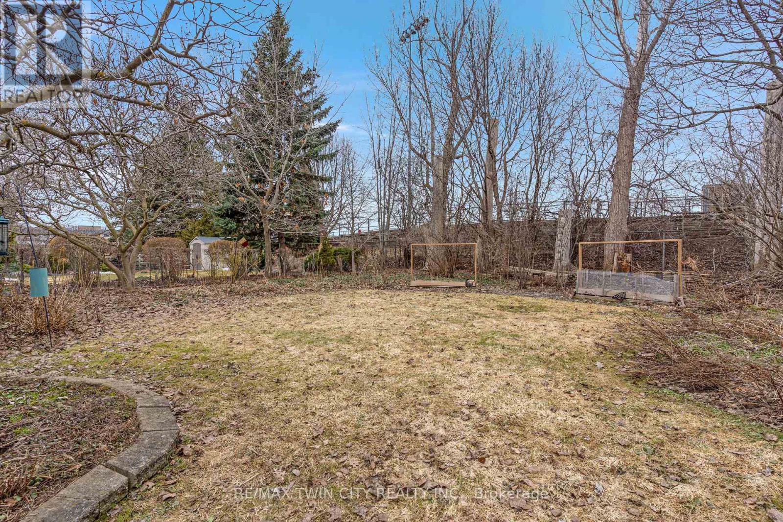 390 Tamarack Drive, Waterloo, Ontario  N2L 4G6 - Photo 46 - X12924706