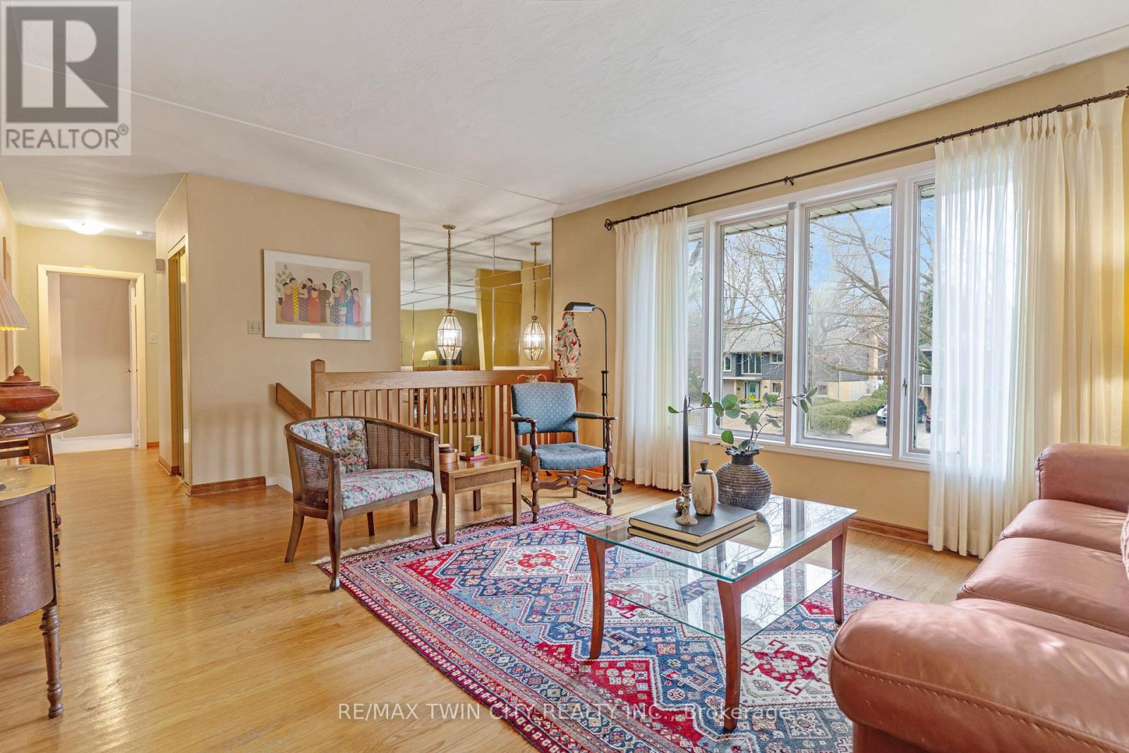 390 Tamarack Drive, Waterloo, Ontario  N2L 4G6 - Photo 5 - X12924706