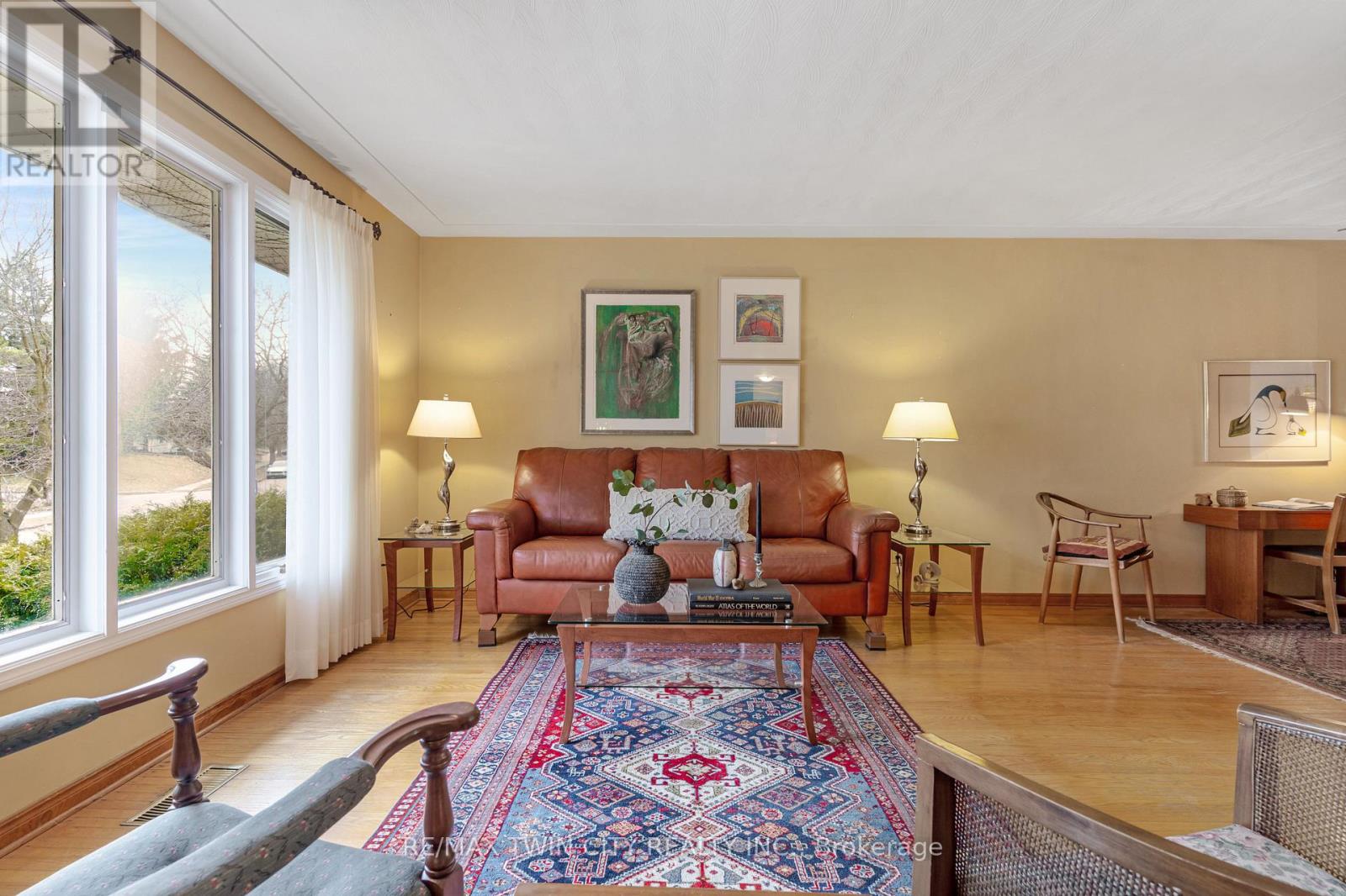 390 Tamarack Drive, Waterloo, Ontario  N2L 4G6 - Photo 7 - X12924706