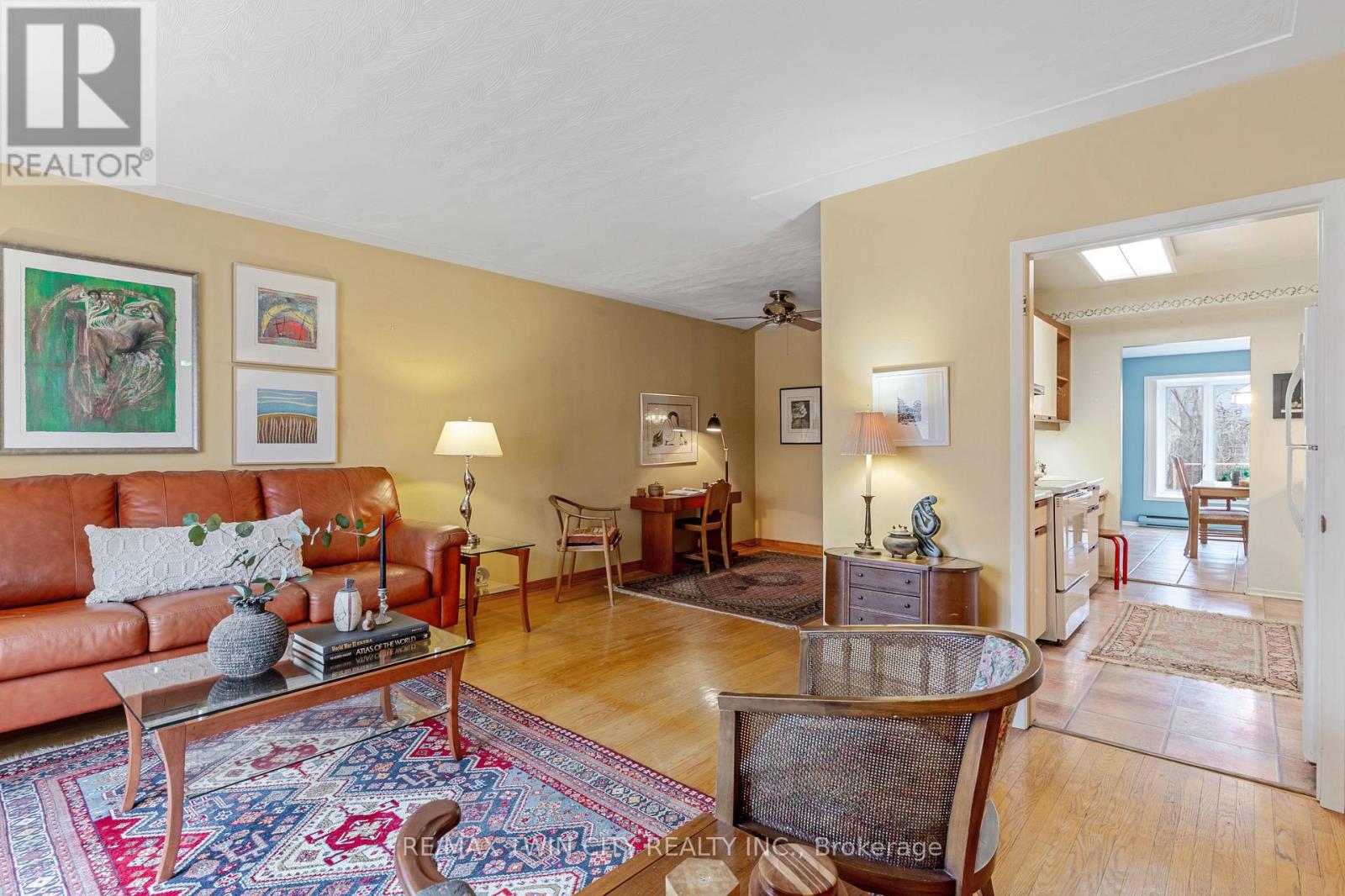 390 Tamarack Drive, Waterloo, Ontario  N2L 4G6 - Photo 8 - X12924706