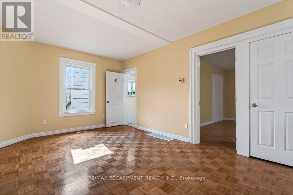 15 Adelaide Street, Grimsby, Ontario L3M 1X2 - Photo 15 - X12924718