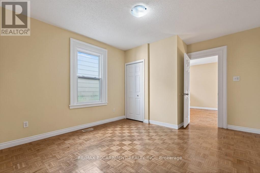 15 Adelaide Street, Grimsby, Ontario L3M 1X2 - Photo 17 - X12924718