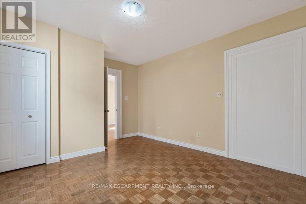 15 Adelaide Street, Grimsby, Ontario L3M 1X2 - Photo 18 - X12924718