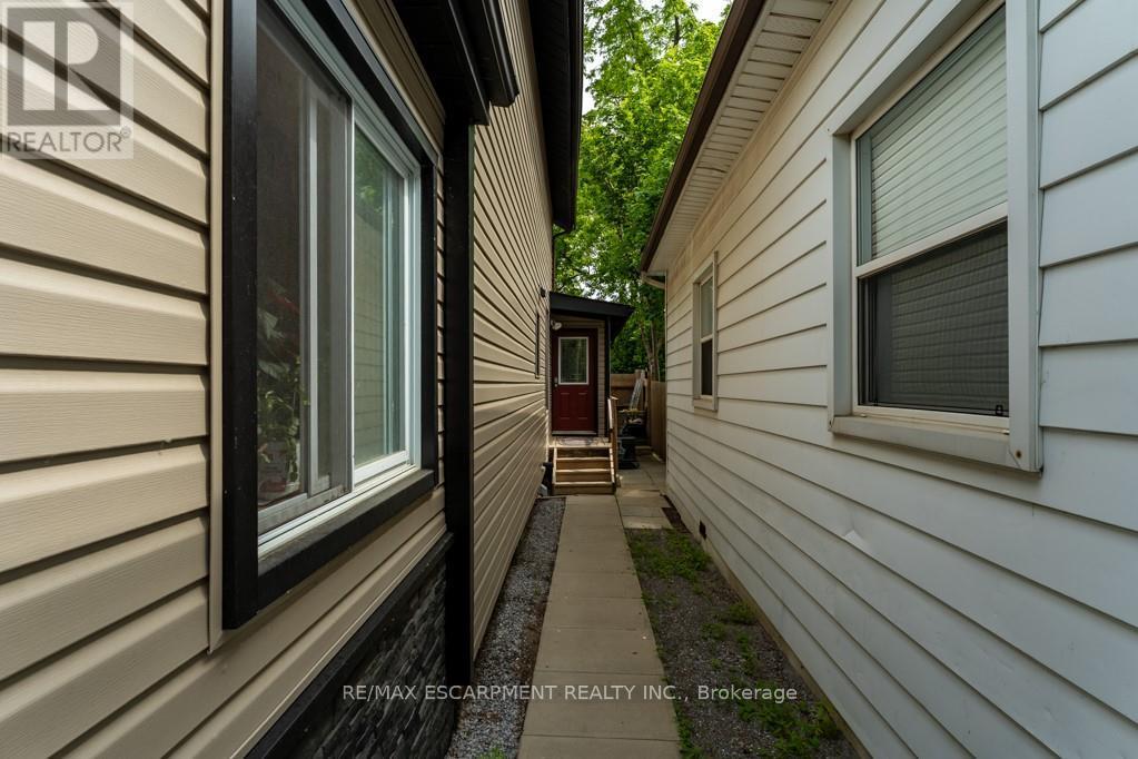 15 Adelaide Street, Grimsby, Ontario L3M 1X2 - Photo 24 - X12924718