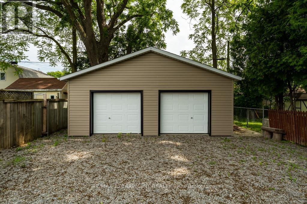 15 Adelaide Street, Grimsby, Ontario L3M 1X2 - Photo 27 - X12924718