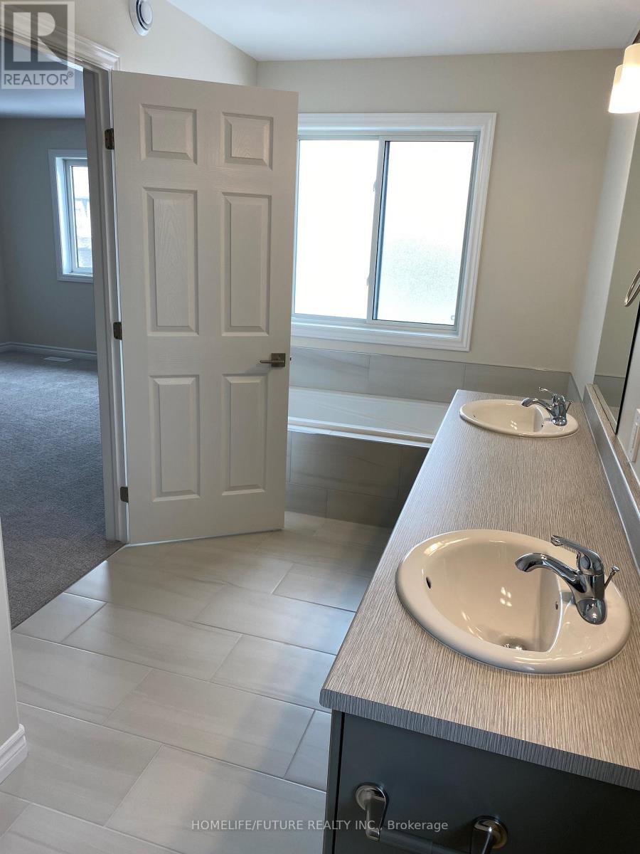 34 Nipigon Street, Belleville, Ontario  K8N 0S8 - Photo 9 - X12924740