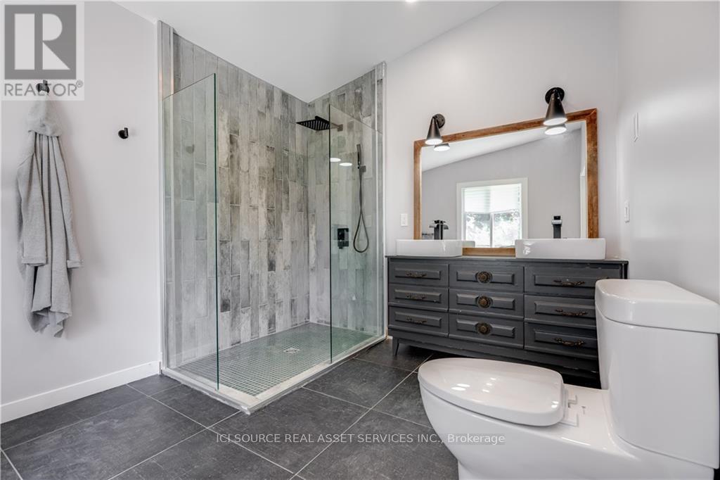 20586 Old Montreal Road, South Glengarry, Ontario  K0C 2C0 - Photo 12 - X12924930