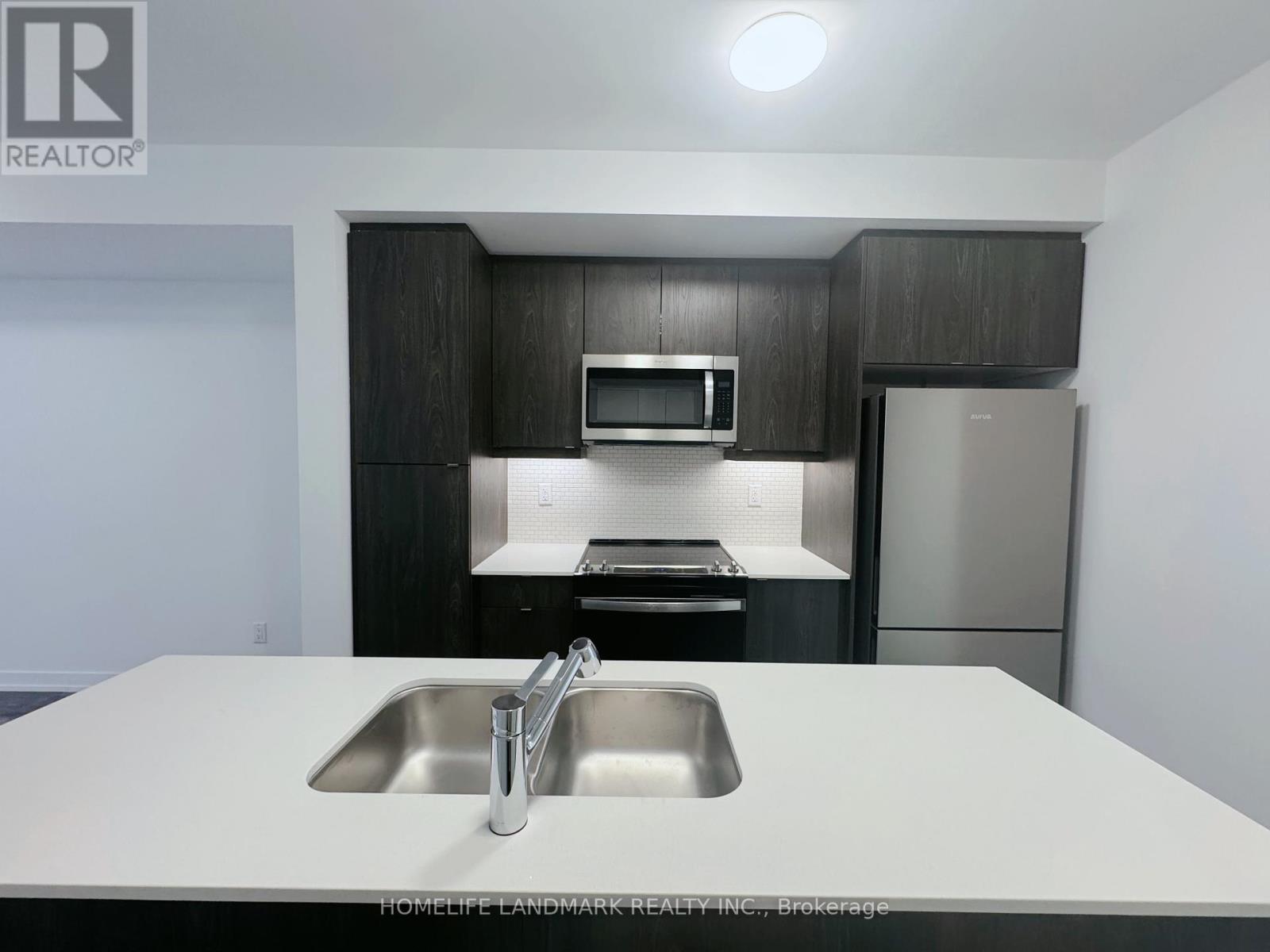 307 - 5 Bancroft Lane, Richmond Hill, Ontario  L4E 1M1 - Photo 3 - N12922282