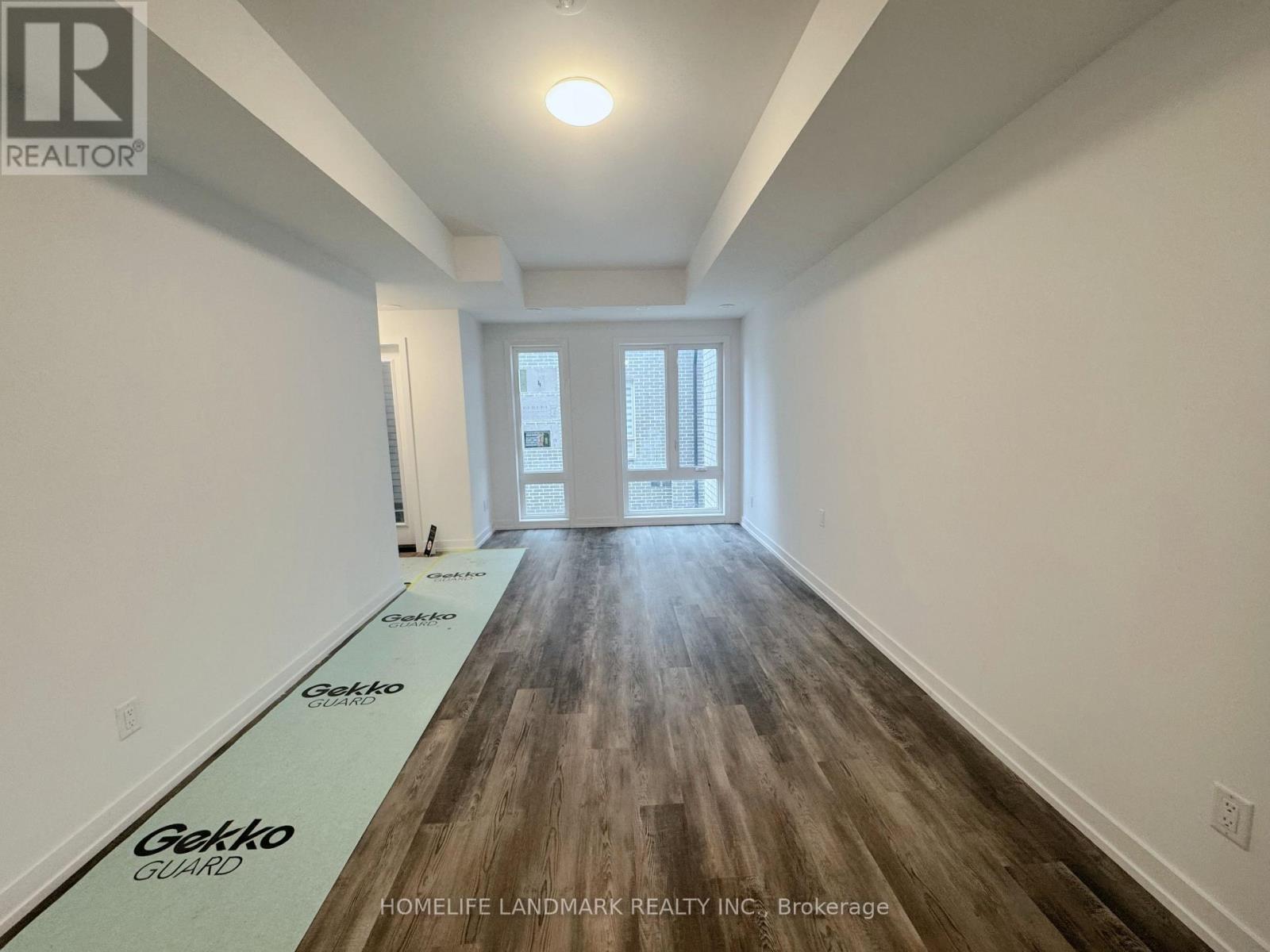 307 - 5 Bancroft Lane, Richmond Hill, Ontario  L4E 1M1 - Photo 4 - N12922282