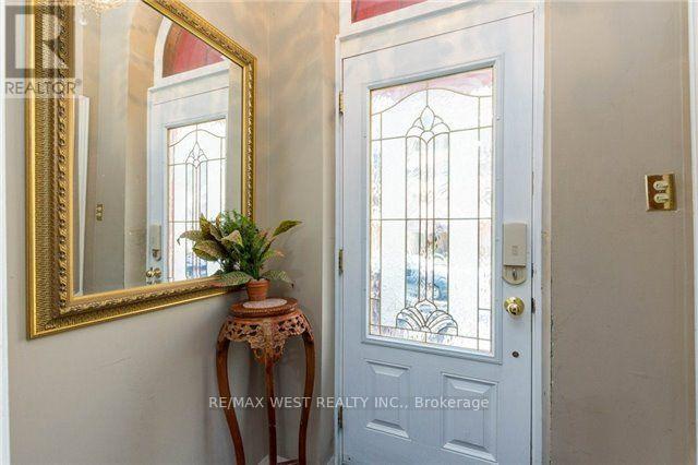 61 Homewood Avenue, Toronto, Ontario  M4Y 2K4 - Photo 2 - C12923294