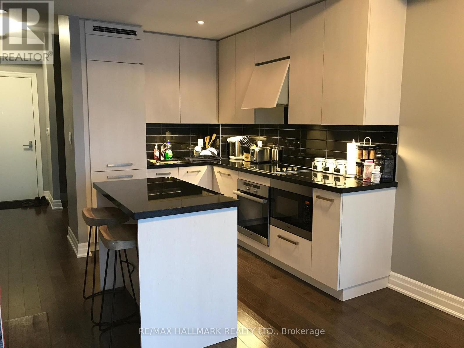 3003 - 8 The Esplanade Road, Toronto, Ontario  M5E 0A6 - Photo 4 - C12923646