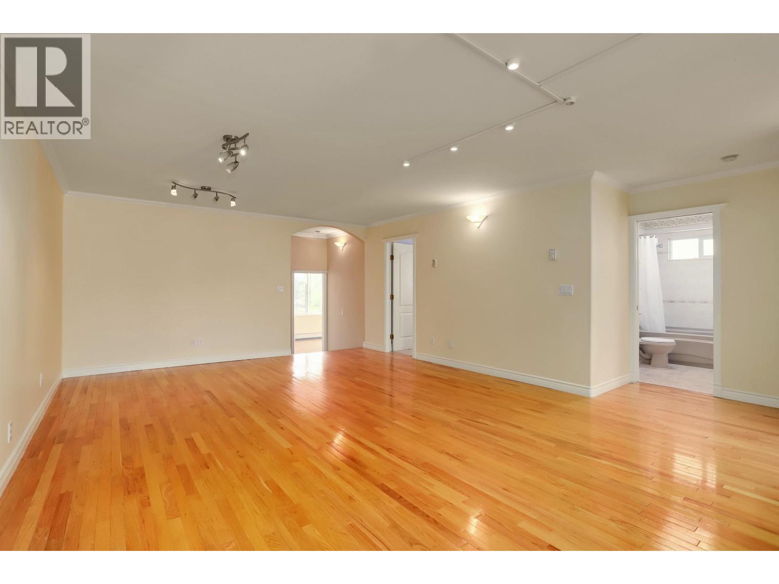 7546 12th Avenue, Burnaby, British Columbia  V3N 2K1 - Photo 3 - R3103900