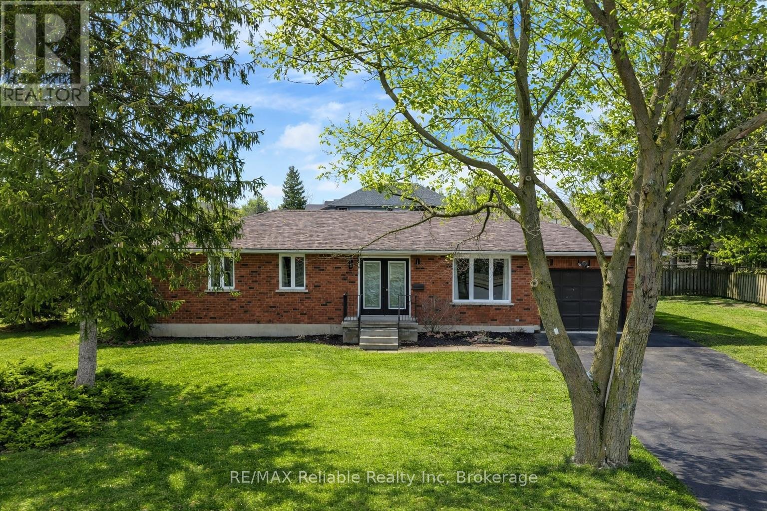 31 Cobourg Street, West Perth (Mitchell), Ontario  N0K 1N0 - Photo 1 - X12924938
